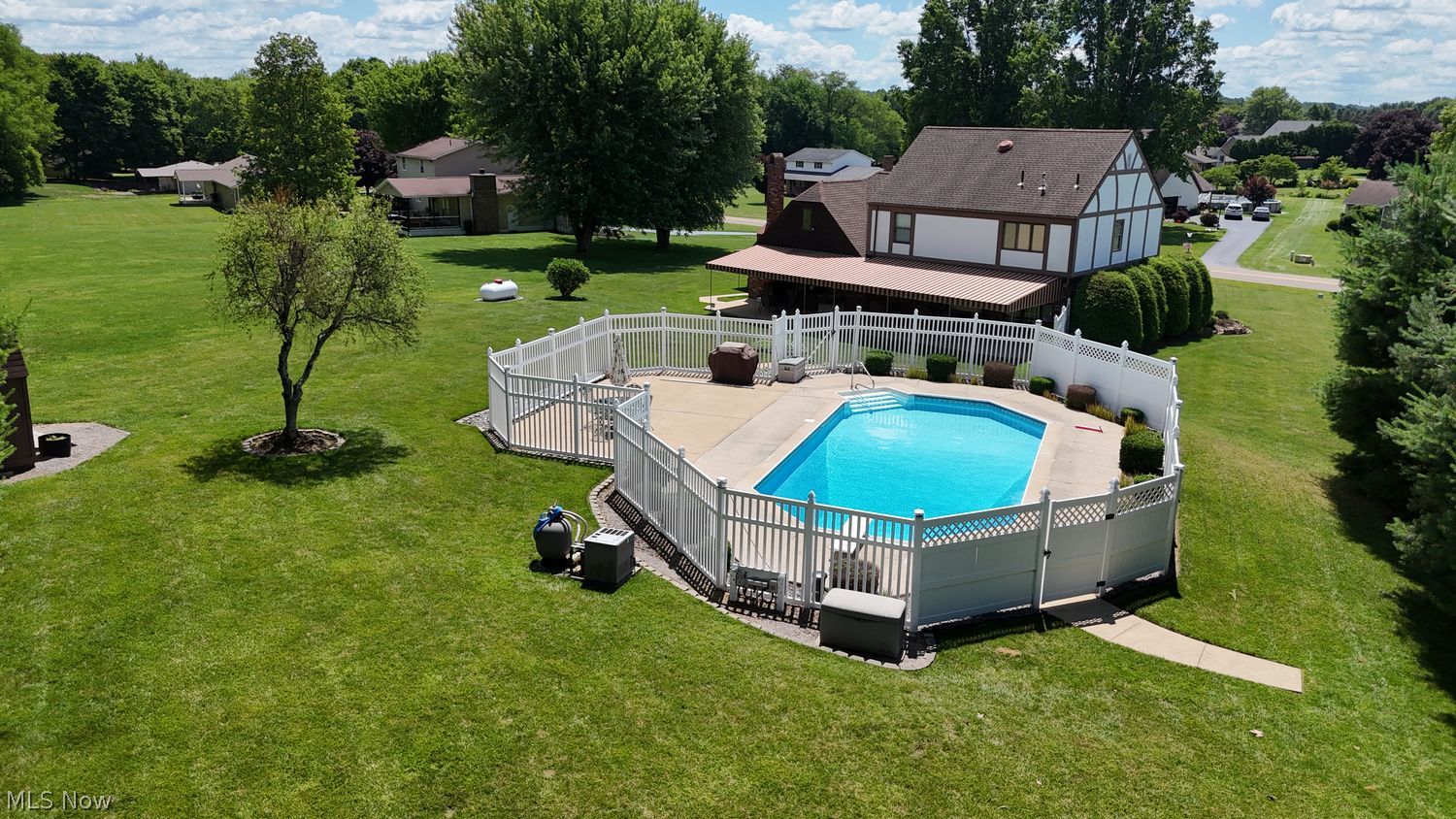 46046 Lori Road East Liverpool OH 43920