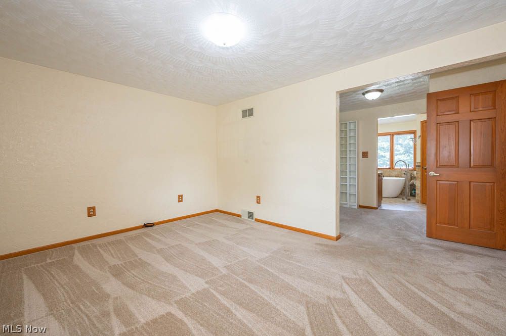 46046 Lori Road East Liverpool OH 43920