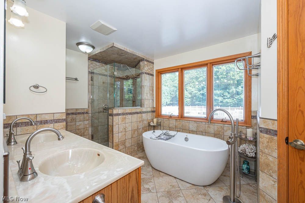 46046 Lori Road East Liverpool OH 43920