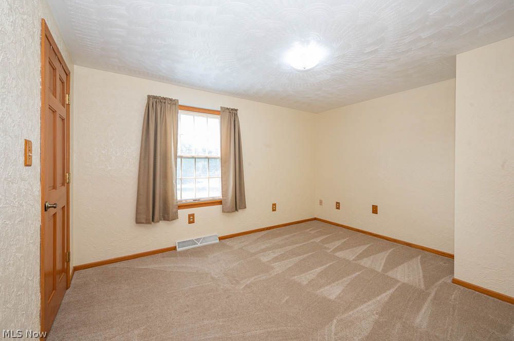 46046 Lori Road East Liverpool OH 43920
