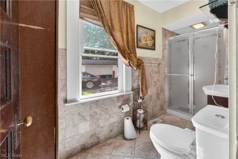 1485 Robinwood Avenue Lakewood OH 44017
