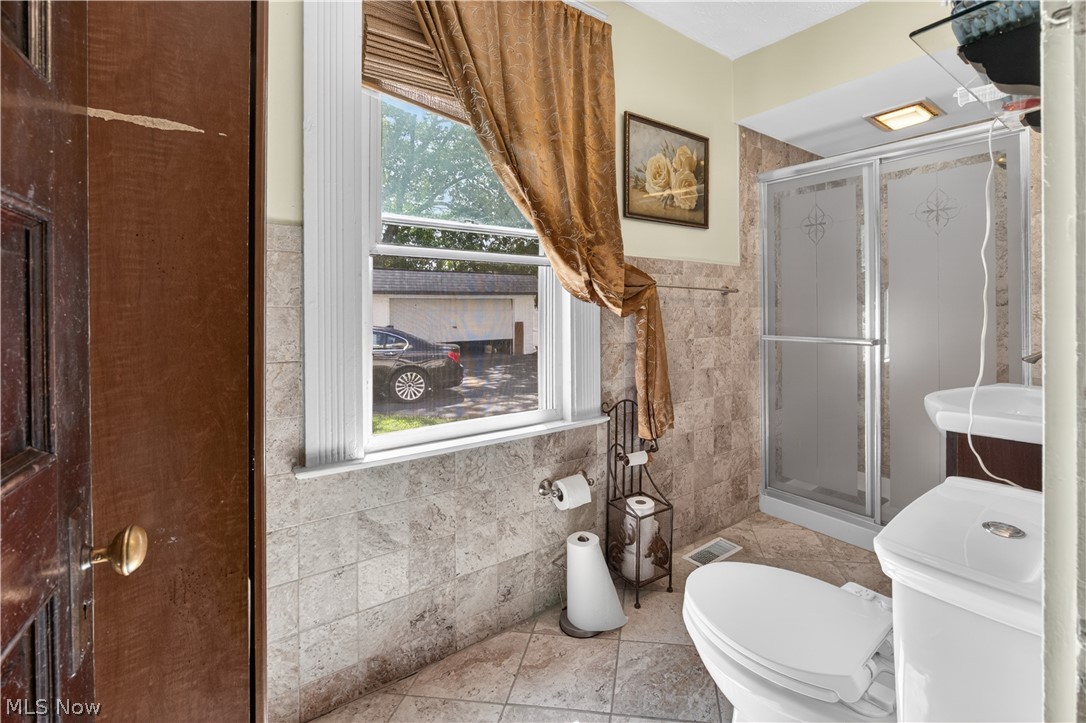 1485 Robinwood Avenue Lakewood OH 44017