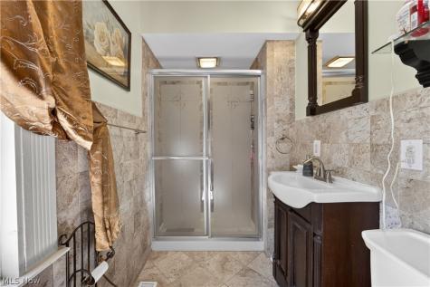 1485 Robinwood Avenue Lakewood OH 44017