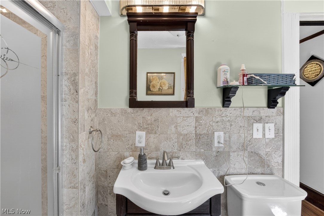 1485 Robinwood Avenue Lakewood OH 44017