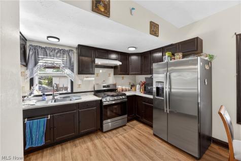 1485 Robinwood Avenue Lakewood OH 44017