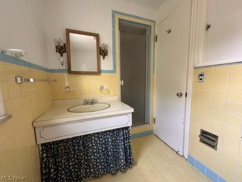 4353 Groveland Road University Heights OH 44118