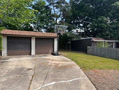 4353 Groveland Road University Heights OH 44118