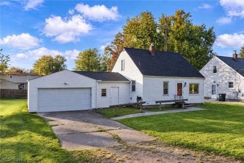 2917 Kirby Avenue NE Canton OH 44705