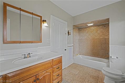 1740 W Comet Road New Franklin OH 44216