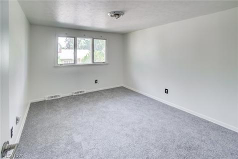18212 Cornwall Road Cleveland OH 44119