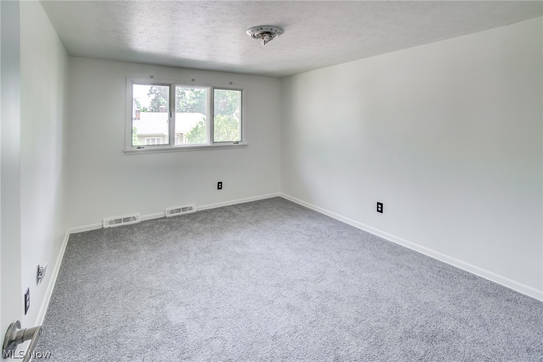 18212 Cornwall Road Cleveland OH 44119