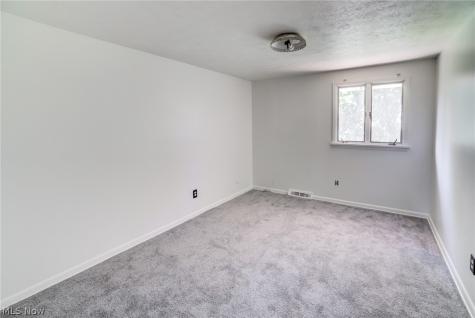 18212 Cornwall Road Cleveland OH 44119