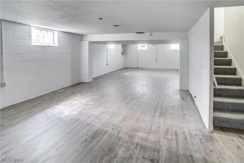 18212 Cornwall Road Cleveland OH 44119