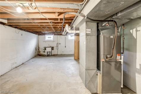 18212 Cornwall Road Cleveland OH 44119
