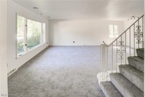 18212 Cornwall Road Cleveland OH 44119