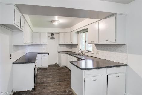 18212 Cornwall Road Cleveland OH 44119