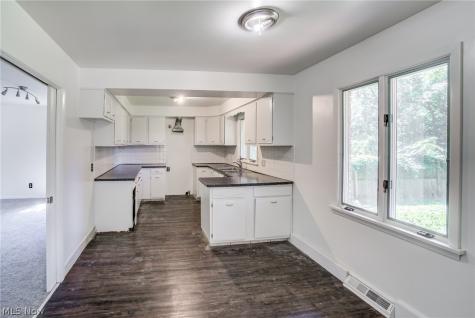 18212 Cornwall Road Cleveland OH 44119