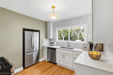 2564 Woodmere Avenue Akron OH 44312