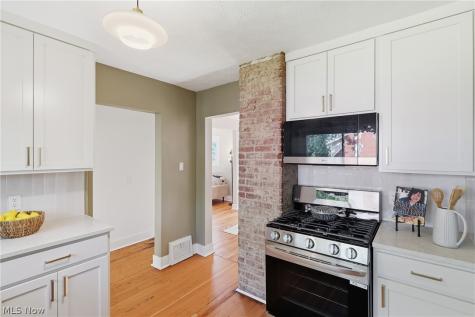 2564 Woodmere Avenue Akron OH 44312