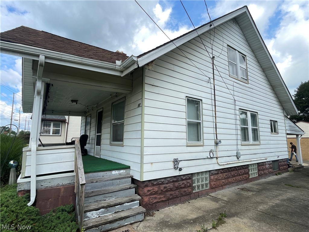 97 Creed Street Struthers OH 44471