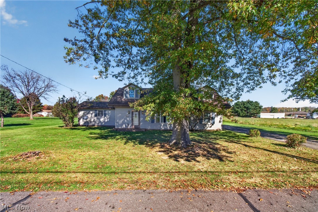 445 W 7th Street Zoar OH 44697