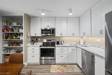 5184 N Barton Road North Ridgeville OH 44039