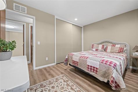5184 N Barton Road North Ridgeville OH 44039