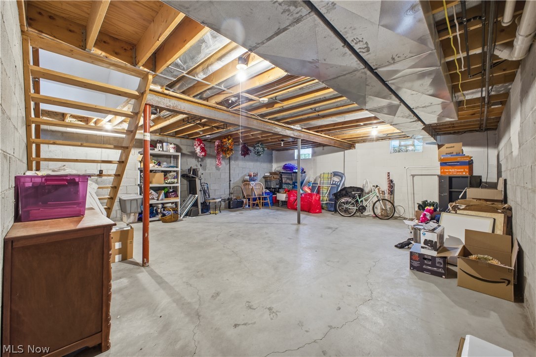 1208 Cedarwood Drive Mineral Ridge OH 44440