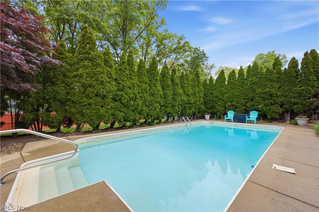 1208 Cedarwood Drive Mineral Ridge OH 44440