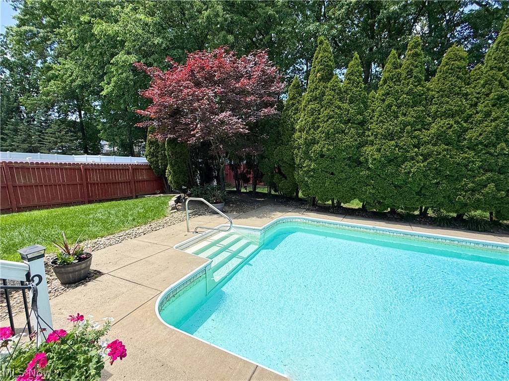 1208 Cedarwood Drive Mineral Ridge OH 44440