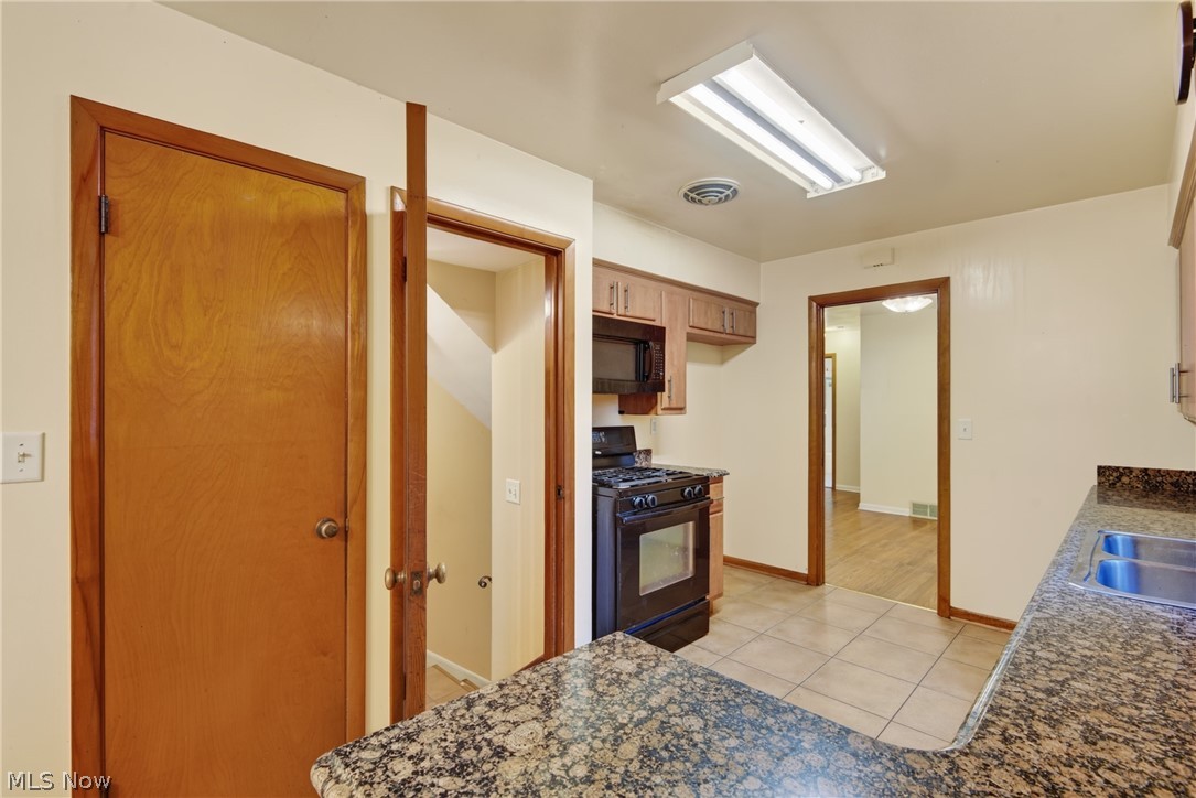 2115 Algonquin Euclid OH 44117