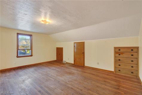 2115 Algonquin Euclid OH 44117