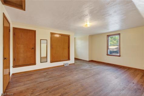 2115 Algonquin Euclid OH 44117