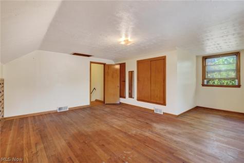 2115 Algonquin Euclid OH 44117