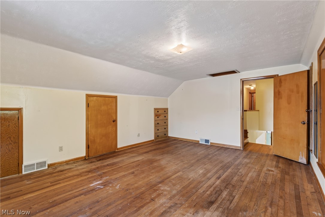 2115 Algonquin Euclid OH 44117