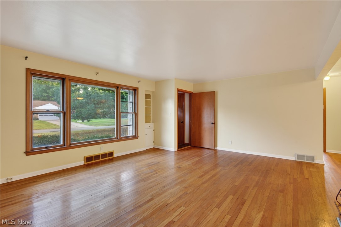 2115 Algonquin Euclid OH 44117