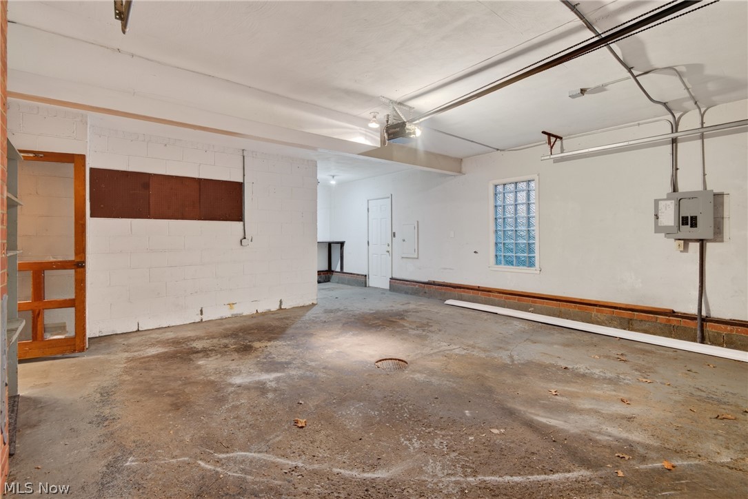 2115 Algonquin Euclid OH 44117