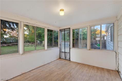 2115 Algonquin Euclid OH 44117