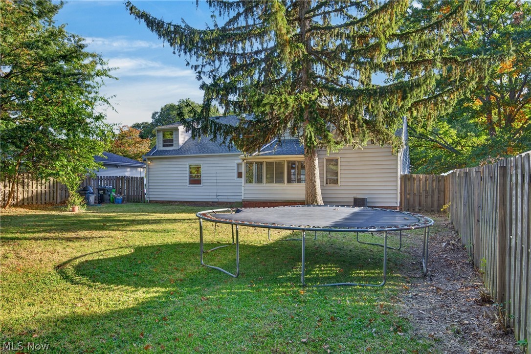 2115 Algonquin Euclid OH 44117