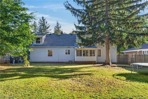 2115 Algonquin Euclid OH 44117