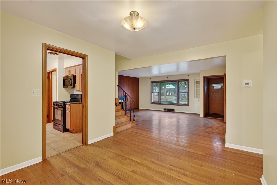 2115 Algonquin Euclid OH 44117