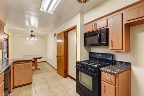 2115 Algonquin Euclid OH 44117