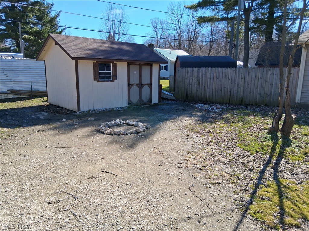 1555 Glenview Avenue Madison OH 44057