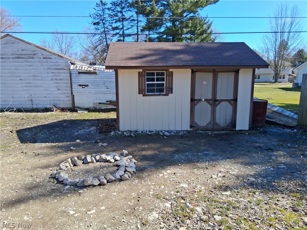 1555 Glenview Avenue Madison OH 44057