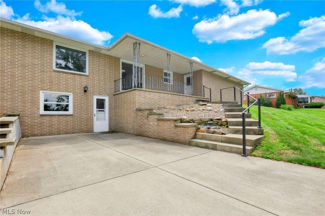 1351 Maple Heights Lane Coshocton OH 43812
