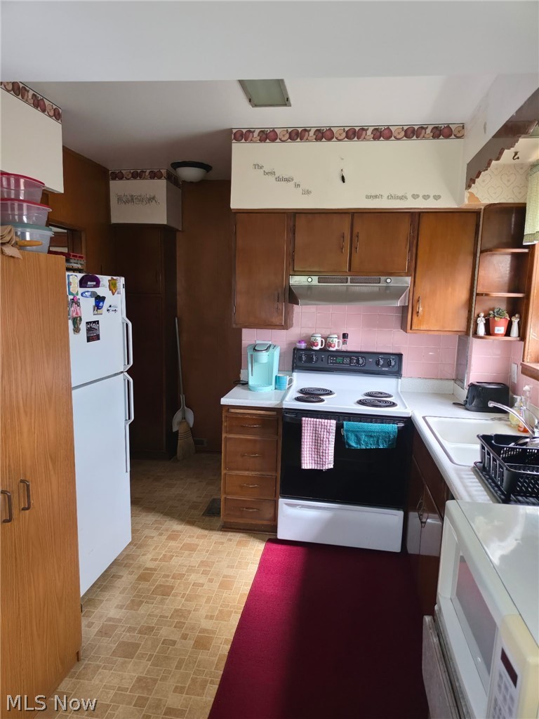966 W Hopocan Avenue Barberton OH 44203