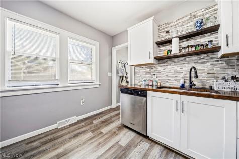 3262 W. 126th Cleveland OH 44111