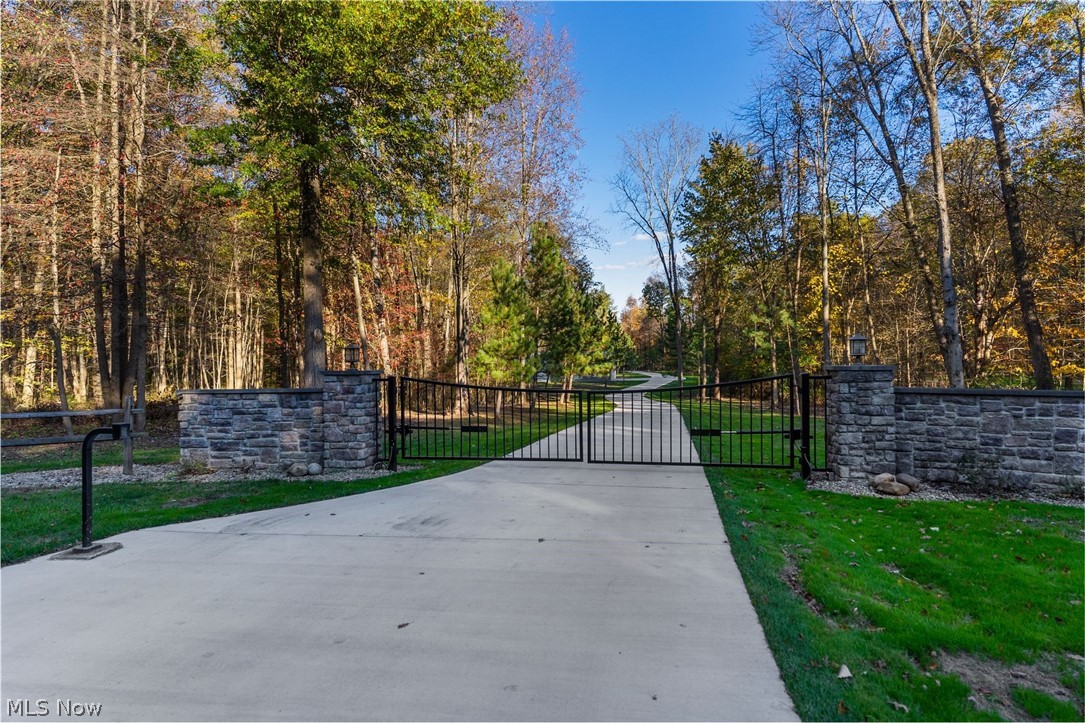 2235 S Mahoning Road Lake Milton OH 44429