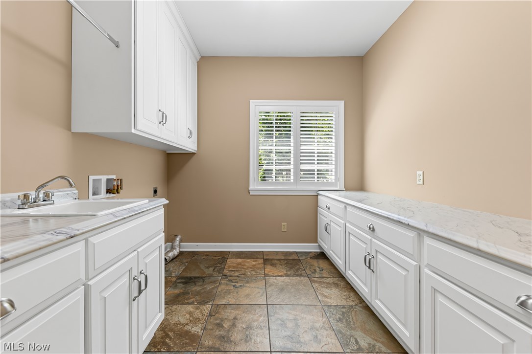 4056 Glenmoor Road NW Canton OH 44718