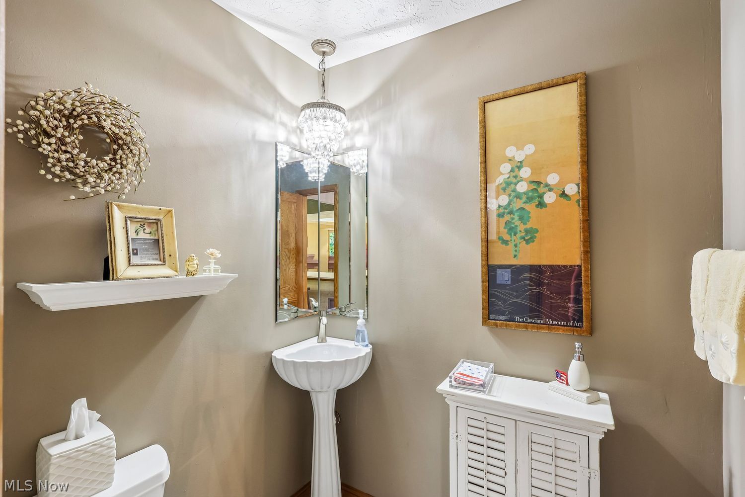 6470 Queens Way Brecksville OH 44141